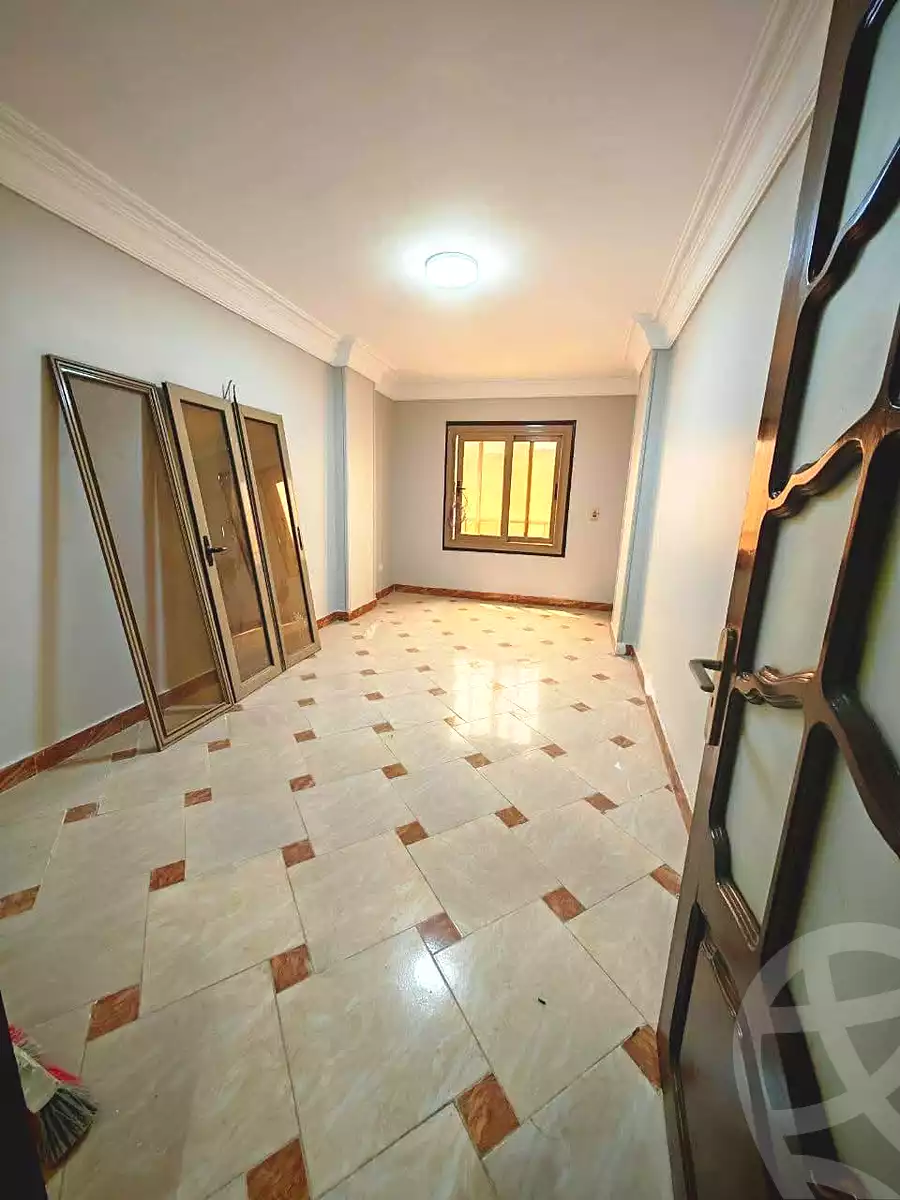 https://aqarmap.com.eg/ar/listing/6938773-for-sale-cairo-helwan-ahmed-enci-st