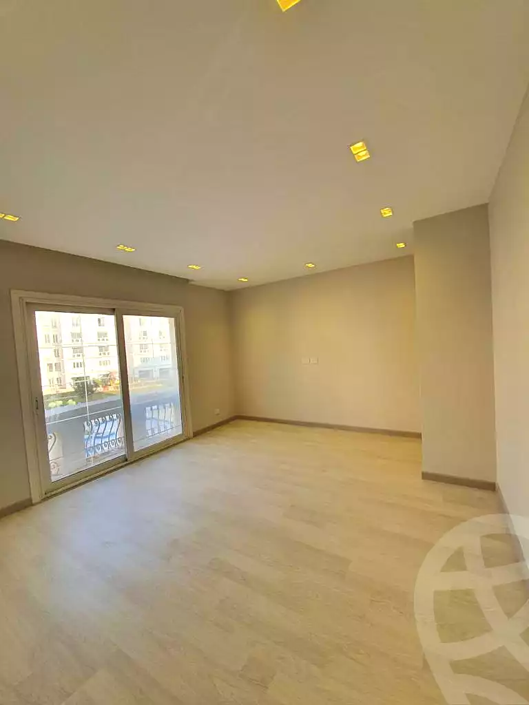 https://aqarmap.com.eg/en/listing/6943355-for-sale-cairo-new-cairo-compounds-mountain-view-hyde-park