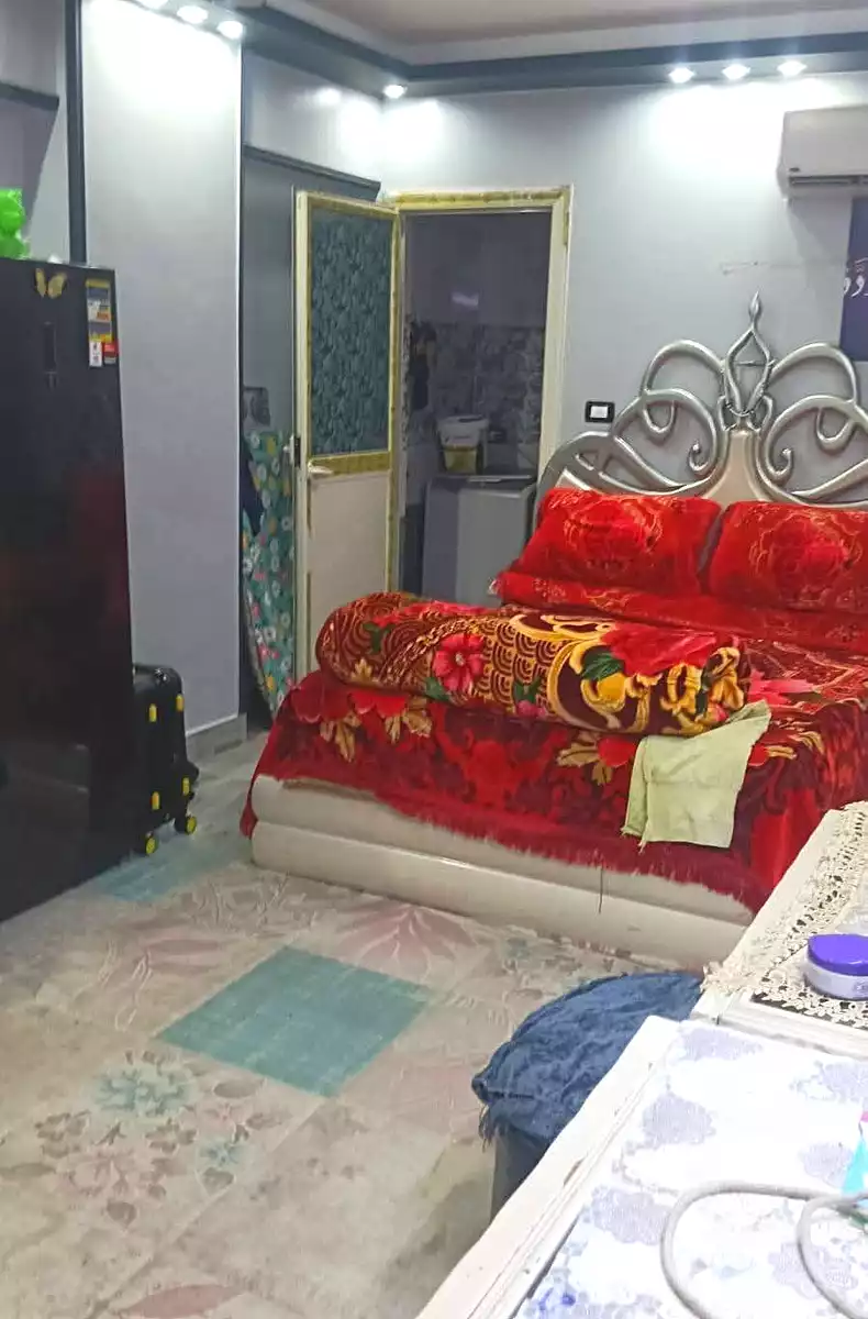 https://aqarmap.com.eg/ar/listing/6944284-for-sale-cairo-helwan-ahmed-enci-st