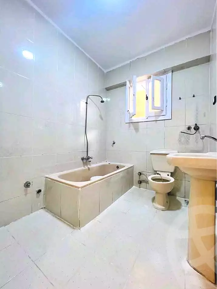 https://aqarmap.com.eg/ar/listing/6946236-for-sale-alexandria-al-agamy-shataa-el-nakheel