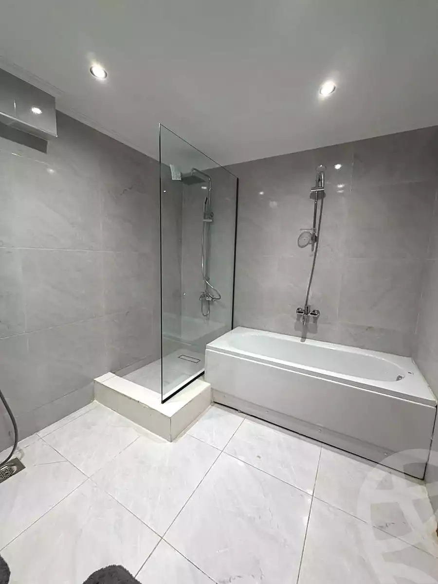 https://aqarmap.com.eg/ar/listing/6946940-for-sale-cairo-new-cairo-compounds-jadie-residence-concrete