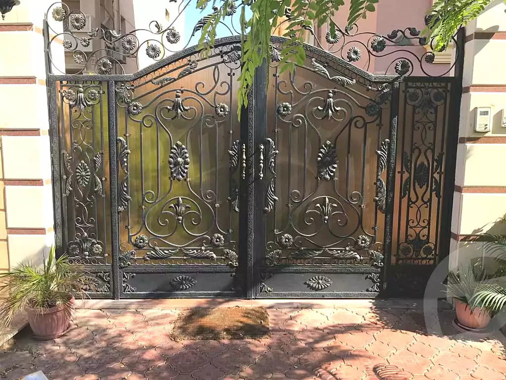 https://aqarmap.com.eg/ar/listing/6951994-for-sale-cairo-new-cairo-ganob-el-akadamiya-south-academy-d-khaled-ibn-el-waleed-st