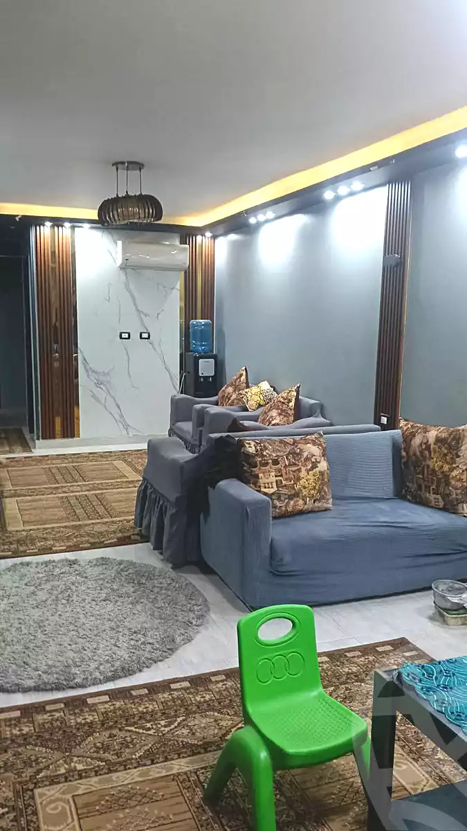 https://aqarmap.com.eg/ar/listing/6954160-for-sale-cairo-helwan-ahmed-enci-st