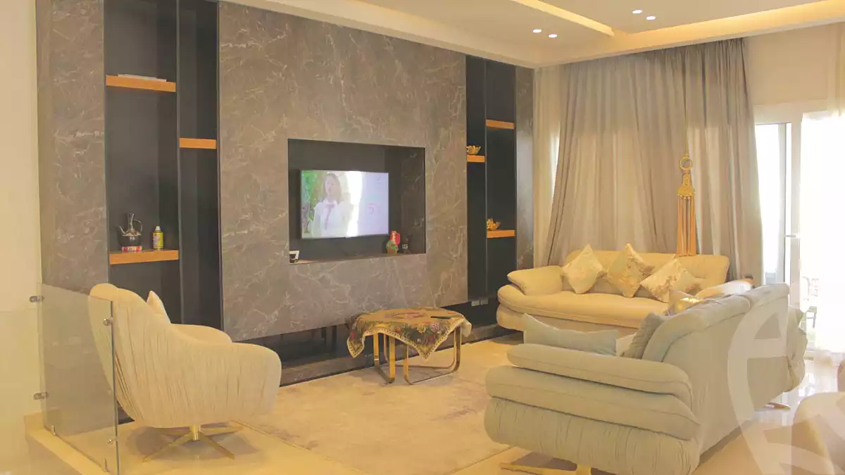 https://aqarmap.com.eg/en/listing/6955238-for-sale-cairo-new-cairo-compounds-hyde-park-business-district