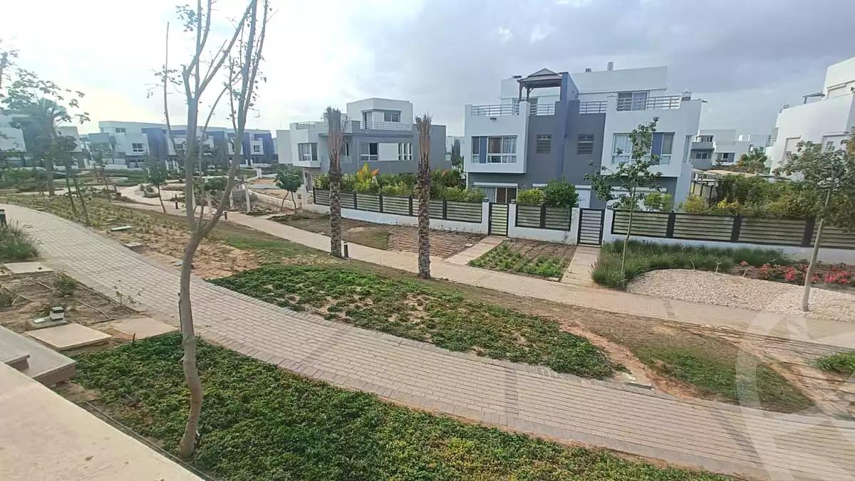 https://aqarmap.com.eg/ar/listing/6955273-for-sale-cairo-new-cairo-compounds-hyde-park-business-district
