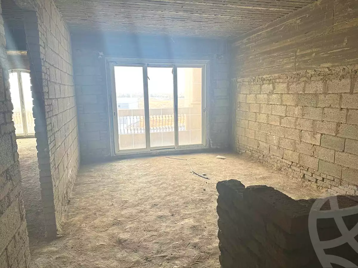 https://aqarmap.com.eg/en/listing/6956620-for-sale-cairo-new-cairo-compounds-mountain-view-hyde-park