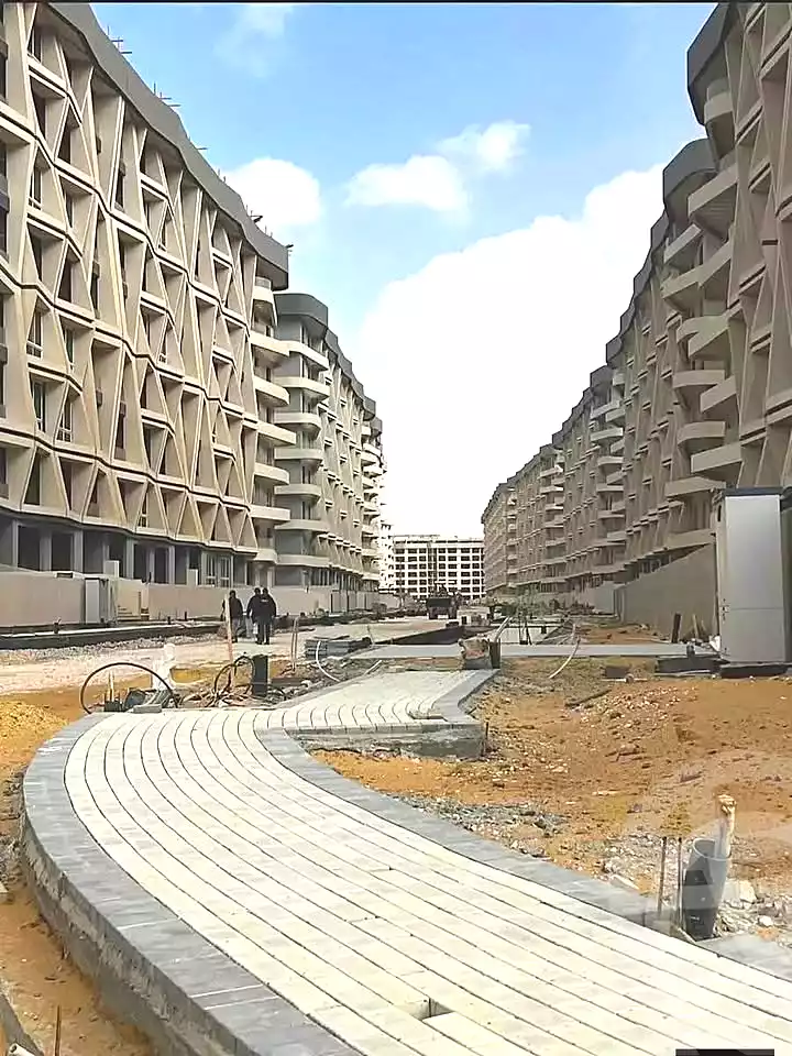 https://aqarmap.com.eg/ar/listing/6959657-for-sale-cairo-new-administrative-capital-r7-midtown-condo
