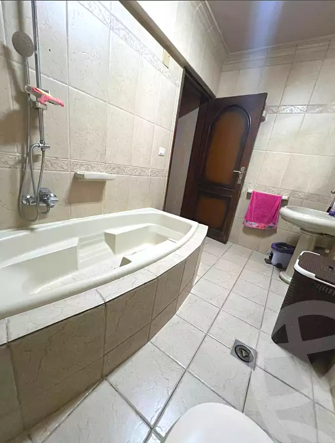 https://aqarmap.com.eg/ar/listing/6970108-for-sale-cairo-helwan-helwan-el-sharkeya-heidar-st