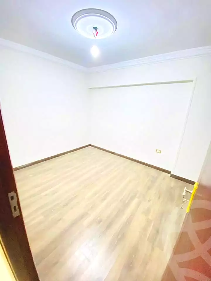 https://aqarmap.com.eg/ar/listing/6976113-for-sale-alexandria-el-mandara-alex-el-mandara-bahri-sidi-kamal-st