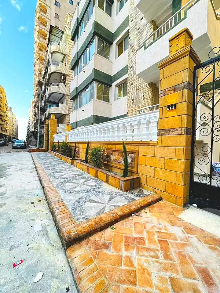 https://aqarmap.com.eg/ar/listing/6979772-for-sale-alexandria-al-agamy-shataa-el-nakheel-street-1