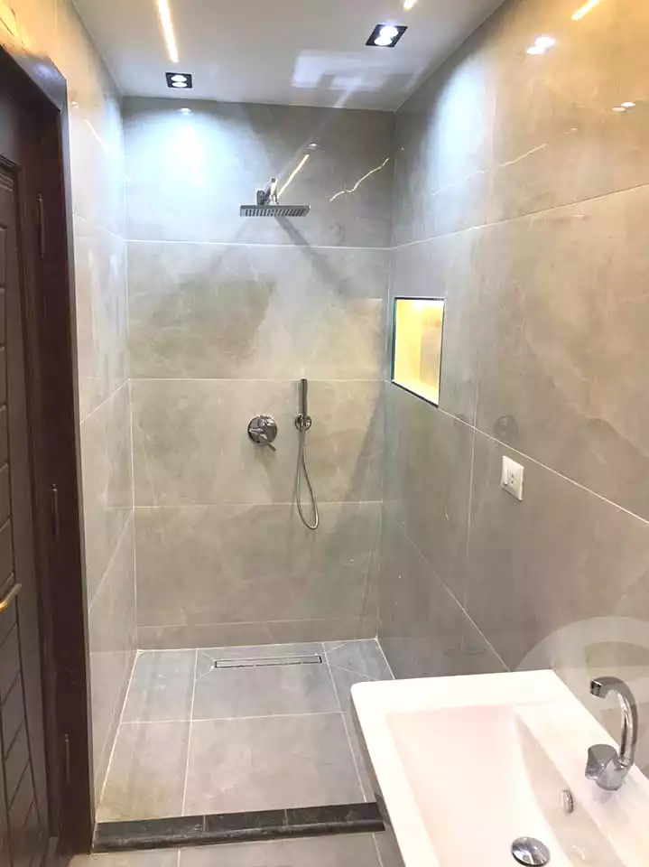 https://aqarmap.com.eg/en/listing/6989773-for-rent-alexandria-el-montazah-compounds-in-el-montazah-royal-plaza-compound-al-halawany