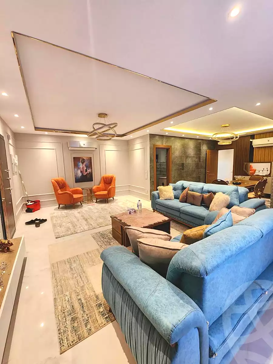 https://aqarmap.com.eg/ar/listing/6991237-for-sale-cairo-new-cairo-compounds-hyde-park-centre-ville-hyde-park