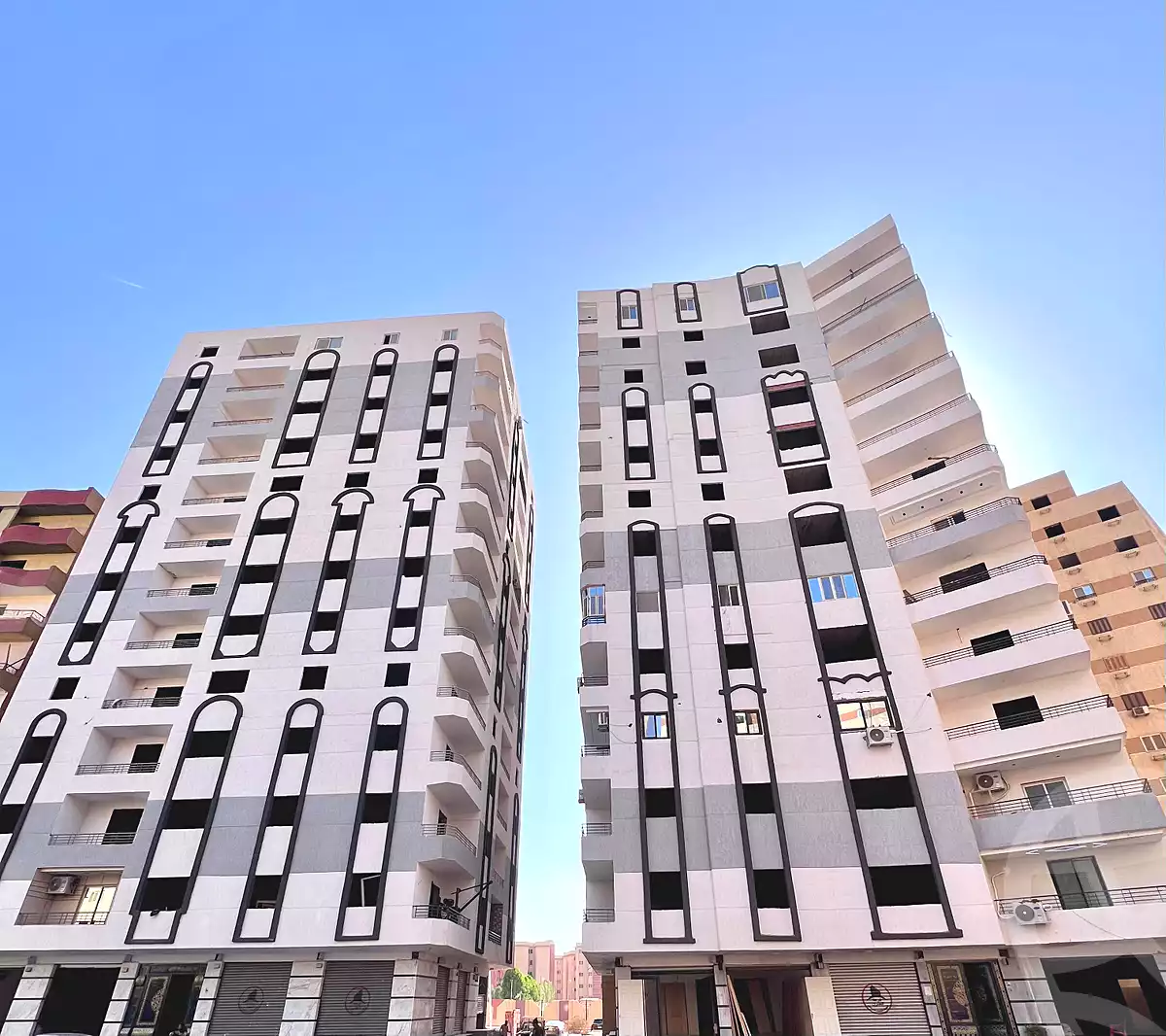 https://aqarmap.com.eg/ar/listing/6993514-for-sale-cairo-al-oubour-tryq-msr-sm-yly-lshrwy-el-nakheel-resort-amenhotep-and-october-co-operative-housing