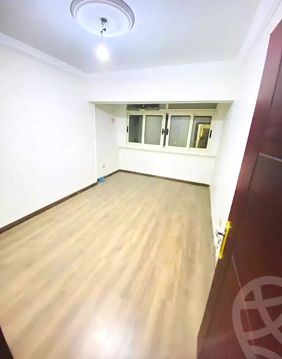 https://aqarmap.com.eg/en/listing/6994196-for-sale-alexandria-el-mandara-alex-el-mandara-bahri-sidi-kamal-st