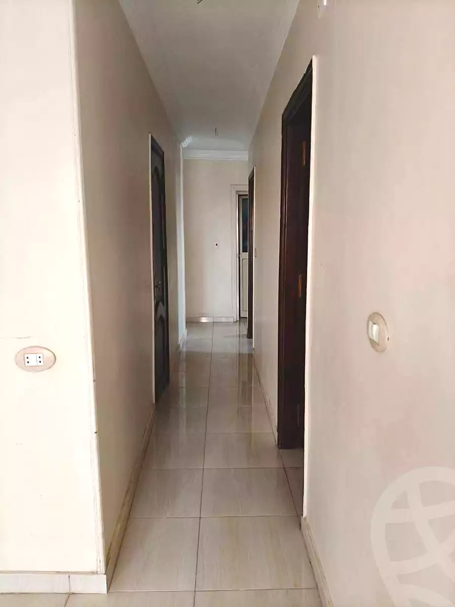 https://aqarmap.com.eg/ar/listing/6995708-for-sale-cairo-helwan-el-shareaa-el-sharby-st