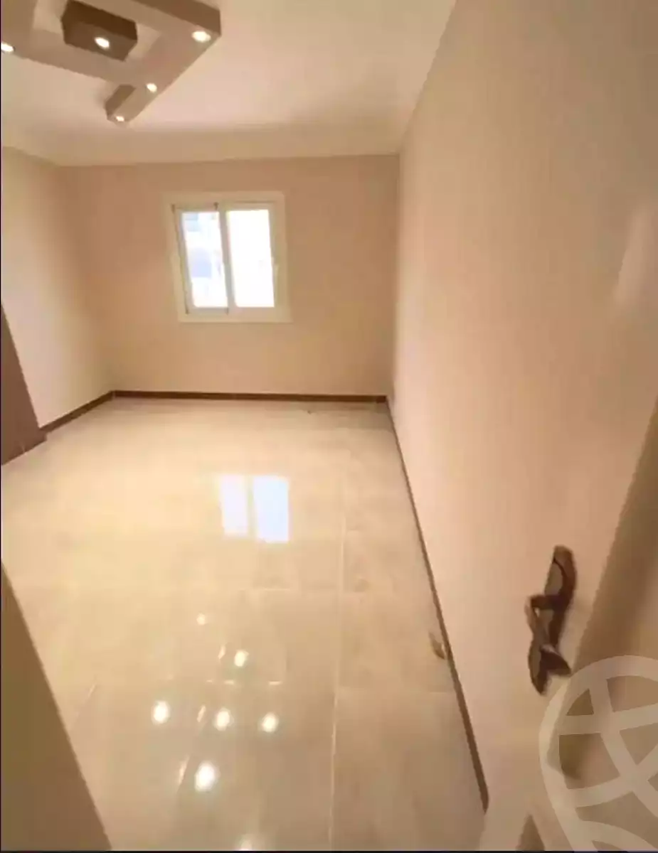https://aqarmap.com.eg/ar/listing/7000728-for-sale-alexandria-sydy-bshr-sydy-bshr-bhry-khalil-hamada-st