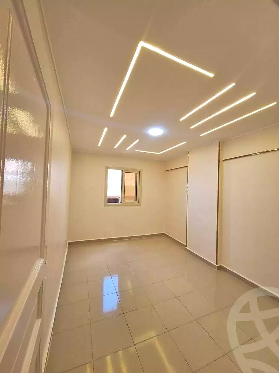https://aqarmap.com.eg/ar/listing/7001772-for-sale-alexandria-sydy-bshr-sydy-bshr-bhry-shr-khld-bn-lwlyd