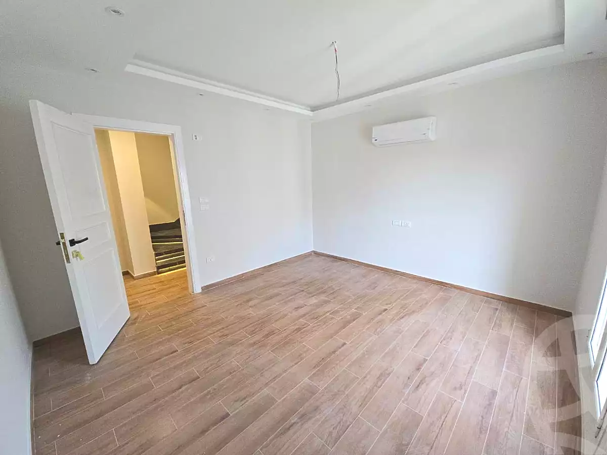 https://aqarmap.com.eg/ar/listing/7002060-for-rent-cairo-new-cairo-compounds-mountain-view-hyde-park