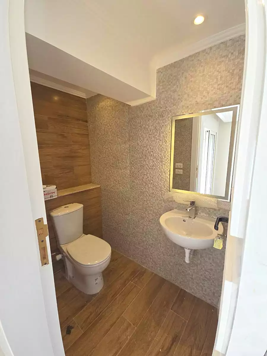 https://aqarmap.com.eg/ar/listing/7002060-for-rent-cairo-new-cairo-compounds-mountain-view-hyde-park