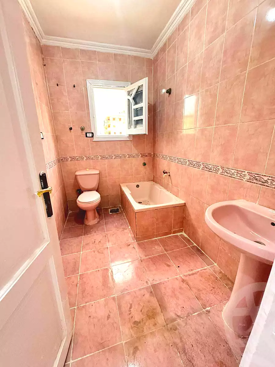 https://aqarmap.com.eg/ar/listing/7008658-for-sale-alexandria-al-agamy-shataa-el-nakheel