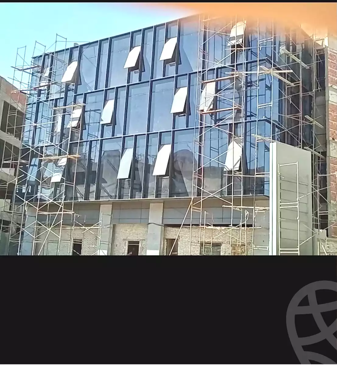 https://aqarmap.com.eg/ar/listing/7011341-for-sale-cairo-new-cairo-compounds-brymym-byzns-sntr-m-jy-llttwyr