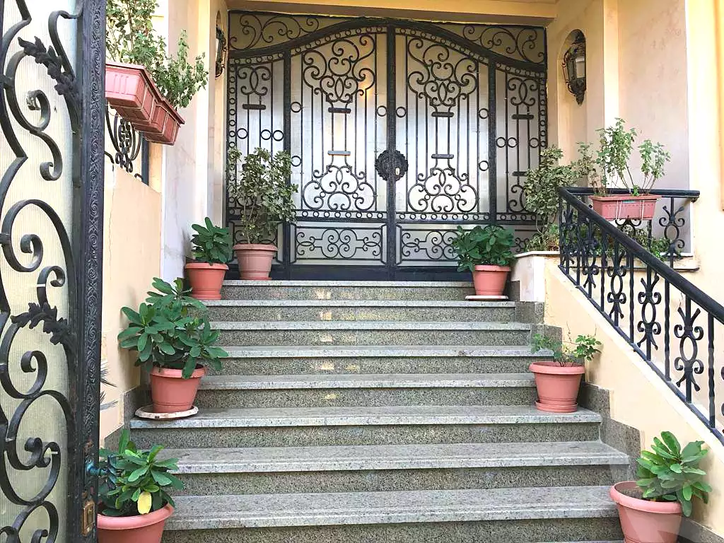 https://aqarmap.com.eg/en/listing/7013138-for-sale-cairo-new-cairo-90th-street-south-teseen-st