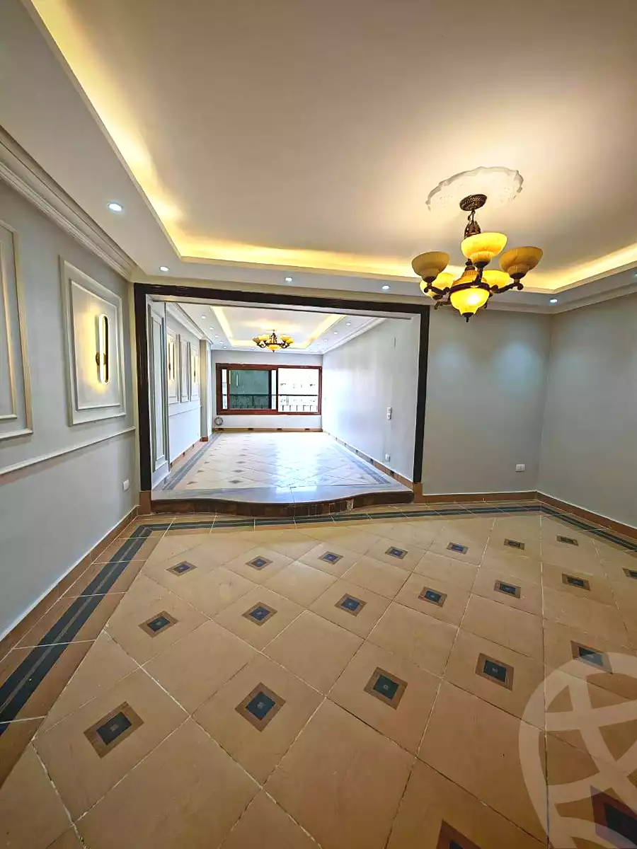 https://aqarmap.com.eg/ar/listing/7013411-for-sale-cairo-helwan-ahmed-enci-st