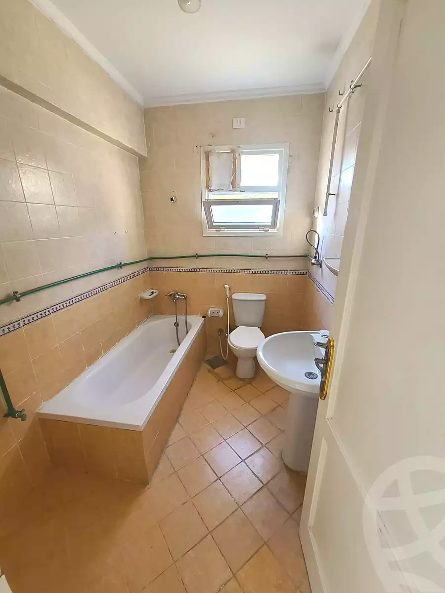 https://aqarmap.com.eg/ar/listing/7015694-for-rent-cairo-new-cairo-lrhb-city-phase-8