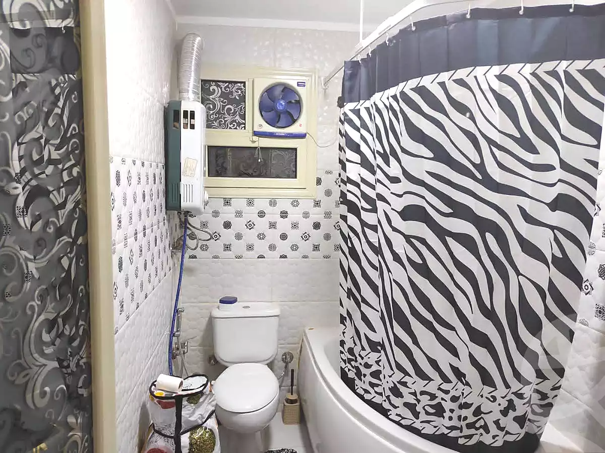 https://aqarmap.com.eg/en/listing/7018548-for-sale-cairo-ain-shams-ahmed-esmat-st