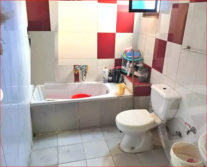 https://aqarmap.com.eg/ar/listing/7023260-for-sale-cairo-helwan-el-shareaa-el-sharby-st
