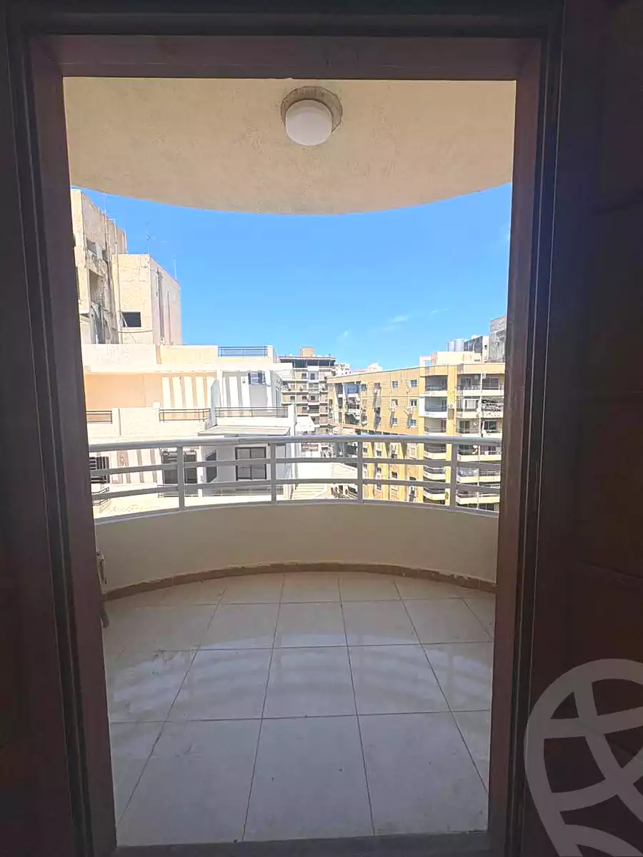 https://aqarmap.com.eg/ar/listing/7025011-for-sale-alexandria-miami-shr-jml-bd-lnsr