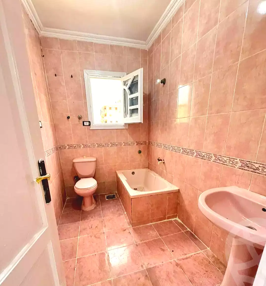 https://aqarmap.com.eg/ar/listing/7033356-for-sale-alexandria-al-agamy-shataa-el-nakheel