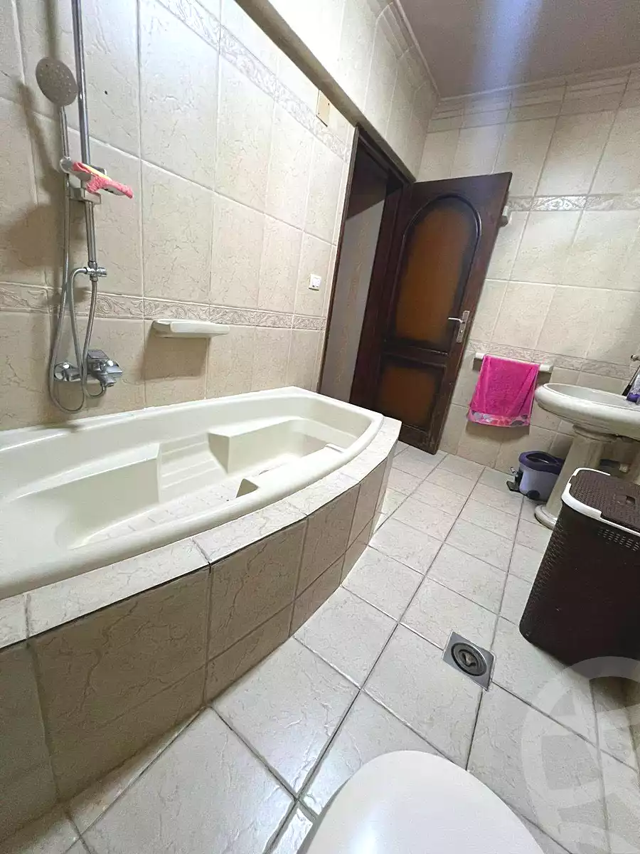 https://aqarmap.com.eg/en/listing/7036253-for-sale-cairo-helwan-helwan-el-sharkeya-heidar-st