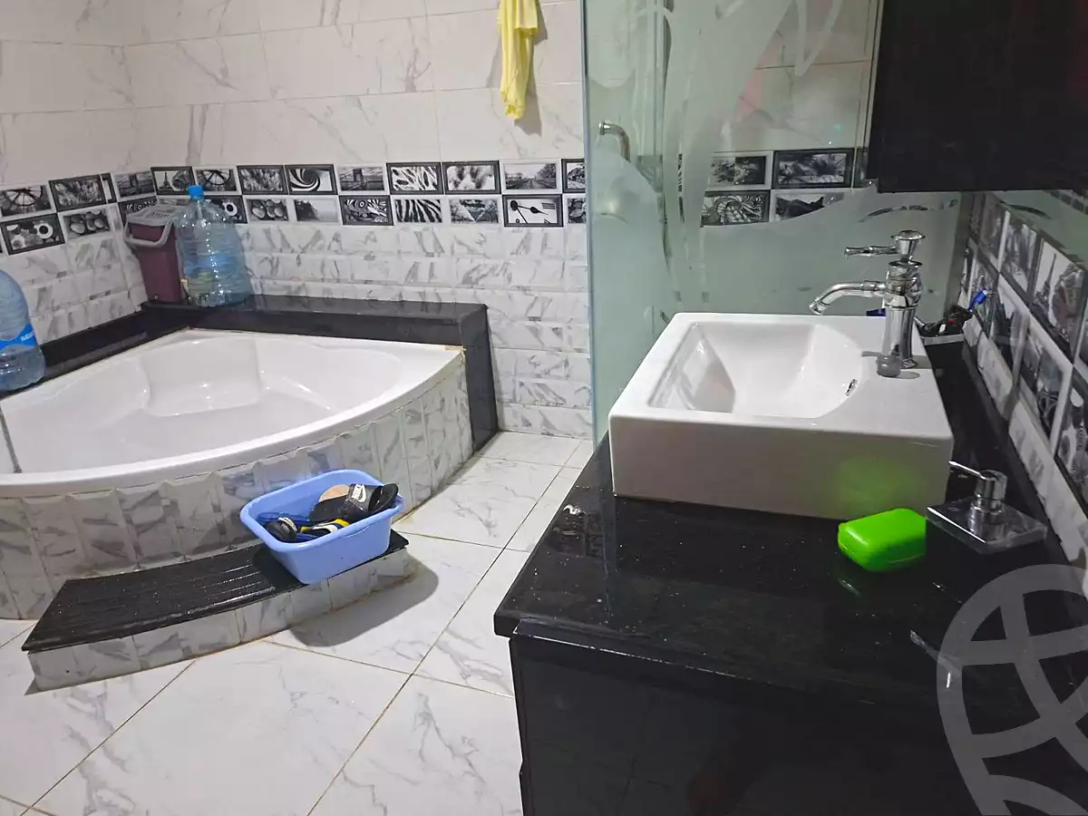 https://aqarmap.com.eg/ar/listing/7036262-for-sale-cairo-helwan-mahmoud-khater-st