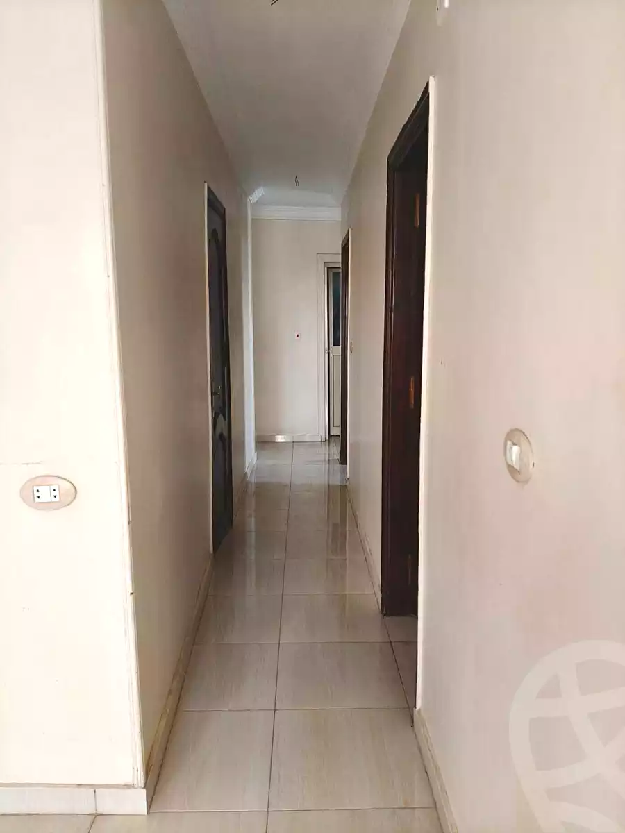 https://aqarmap.com.eg/ar/listing/7037261-for-sale-cairo-helwan-el-shareaa-el-sharby-st
