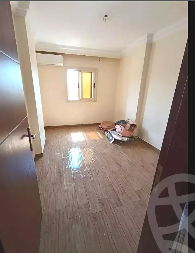 https://aqarmap.com.eg/en/listing/7037503-for-sale-cairo-helwan-ahmed-enci-st