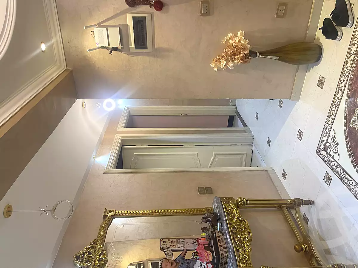 https://aqarmap.com.eg/ar/listing/7023634-for-sale-cairo-new-cairo-first-settlement-neighbourhood-8-mahmoud-riad-st