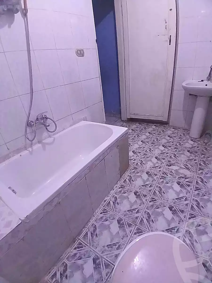 https://aqarmap.com.eg/en/listing/7040195-for-rent-alexandria-al-agamy-el-hanouvel