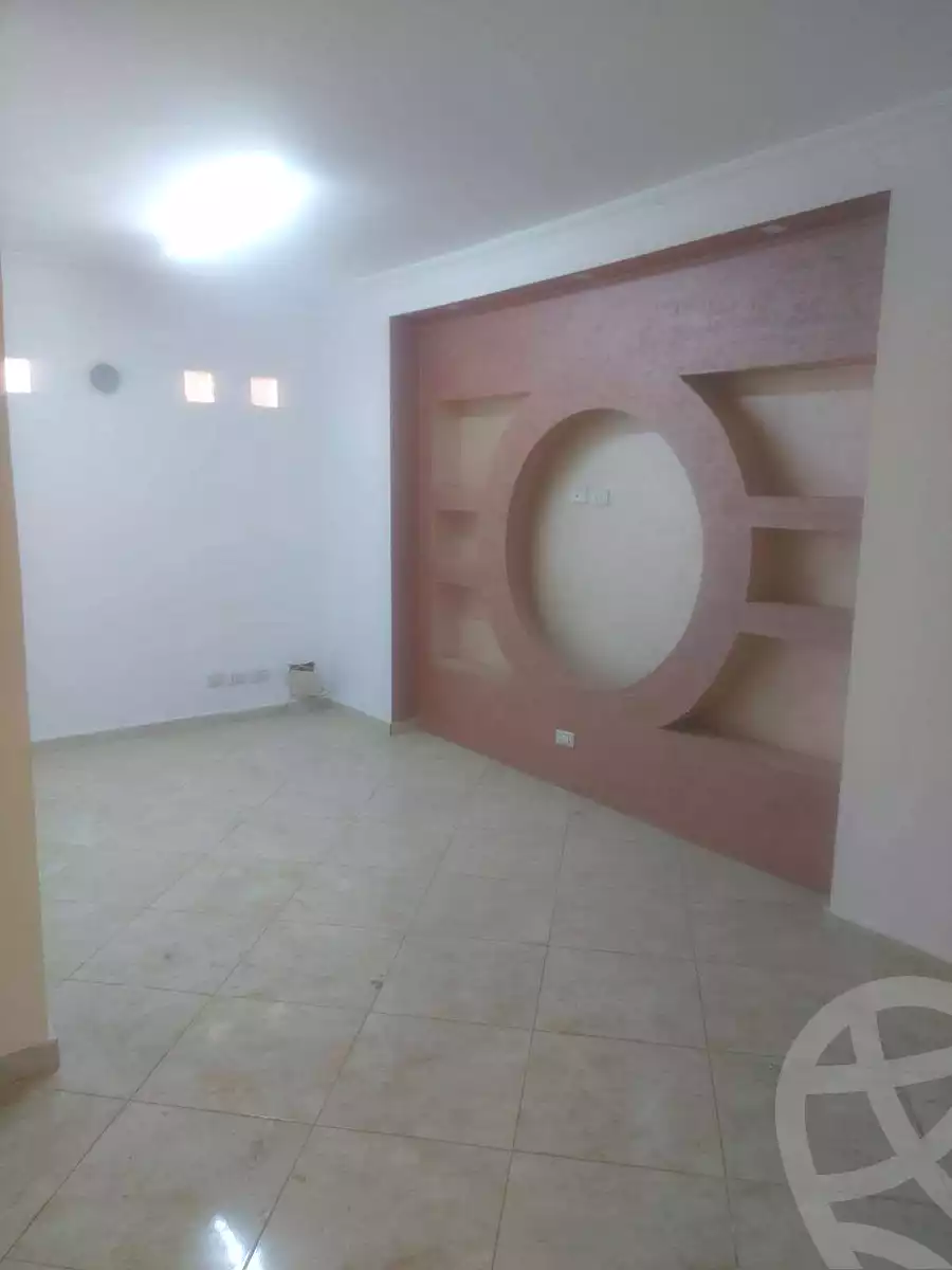 https://aqarmap.com.eg/ar/listing/7042109-for-sale-cairo-helwan-ahmed-enci-st