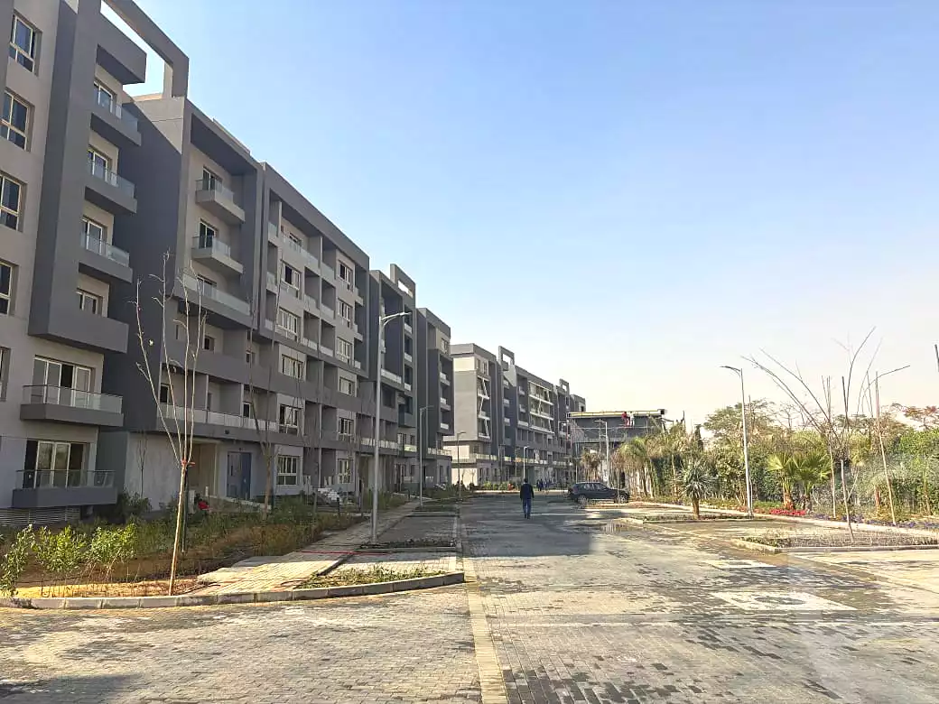 https://aqarmap.com.eg/ar/listing/7043280-for-sale-cairo-new-cairo-lmstqbl-syty-compounds-zyzyny-lmstqbl-rdk-llttwyr