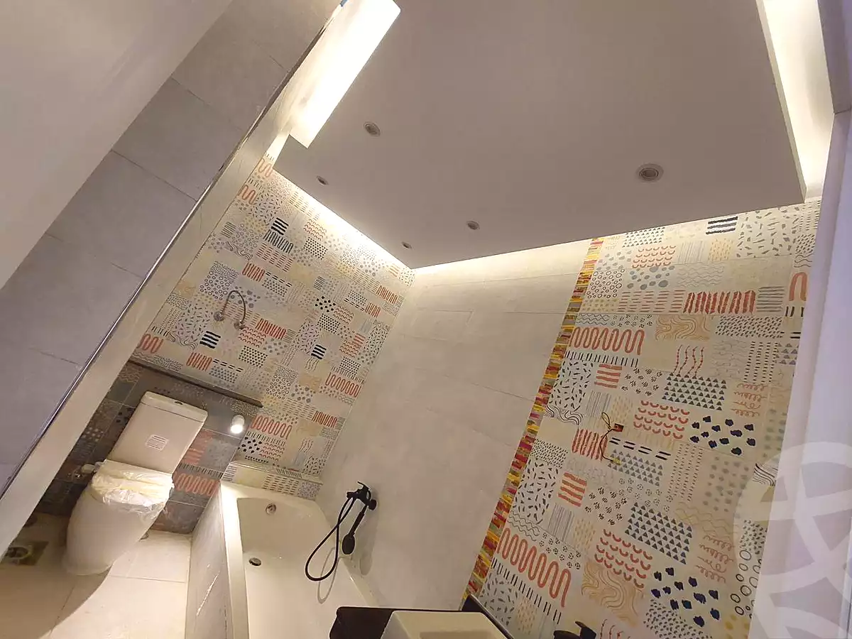 https://aqarmap.com.eg/ar/listing/7043601-for-rent-cairo-new-cairo-compounds-hyde-park-centre-ville-hyde-park