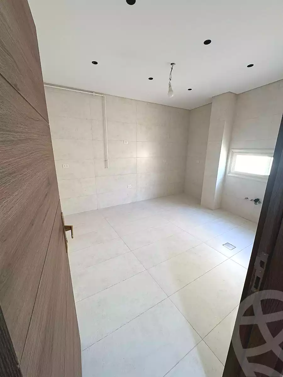 https://aqarmap.com.eg/ar/listing/7043975-for-rent-cairo-new-cairo-first-settlement-mhwr-mstfy-kml