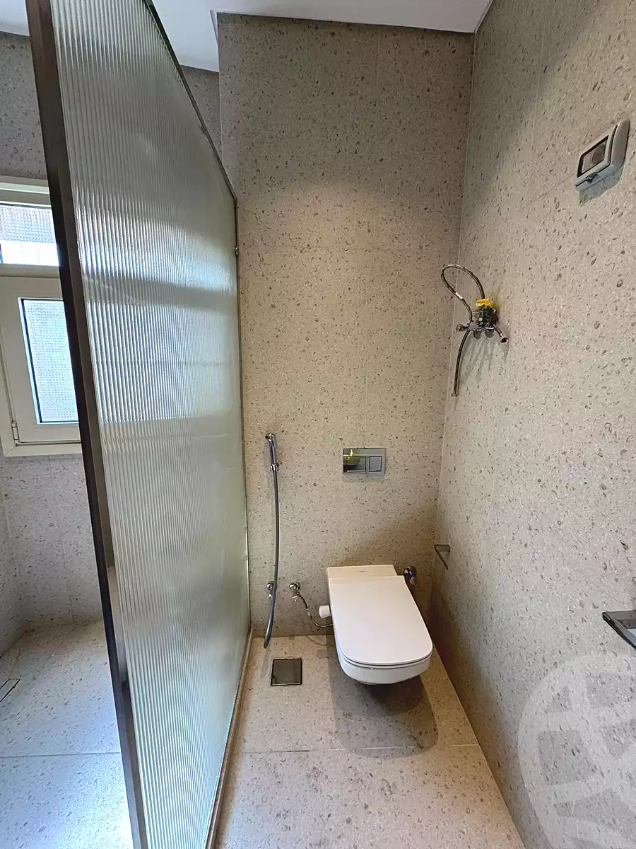 https://aqarmap.com.eg/ar/listing/7043975-for-rent-cairo-new-cairo-first-settlement-mhwr-mstfy-kml