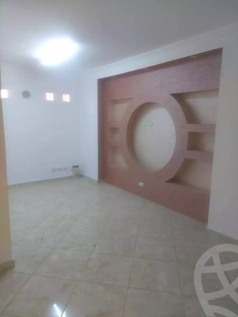 https://aqarmap.com.eg/en/listing/7043988-for-sale-cairo-helwan-ahmed-enci-st
