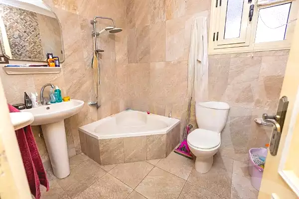 https://aqarmap.com.eg/ar/listing/7045319-for-rent-alexandria-smouha-el-nasr-st