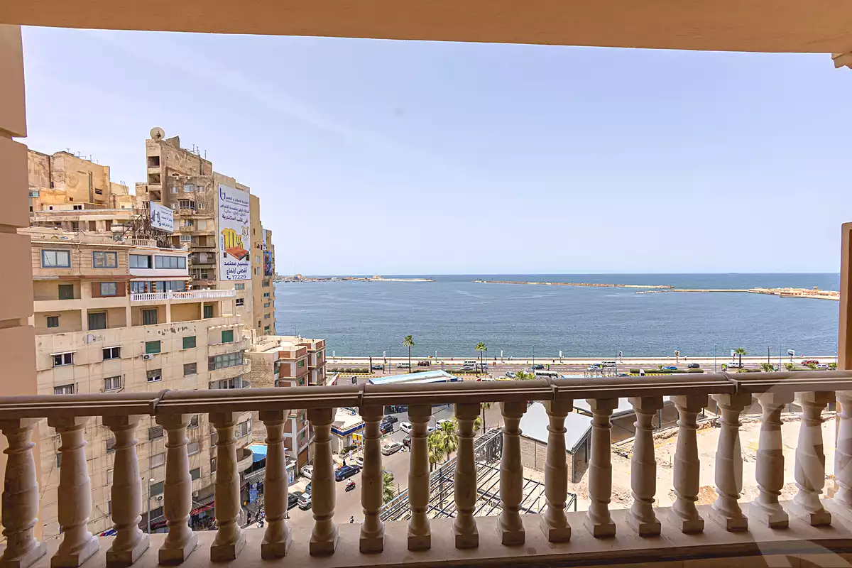https://aqarmap.com.eg/ar/listing/7047175-for-sale-alexandria-l-zryt-el-horeya-rd