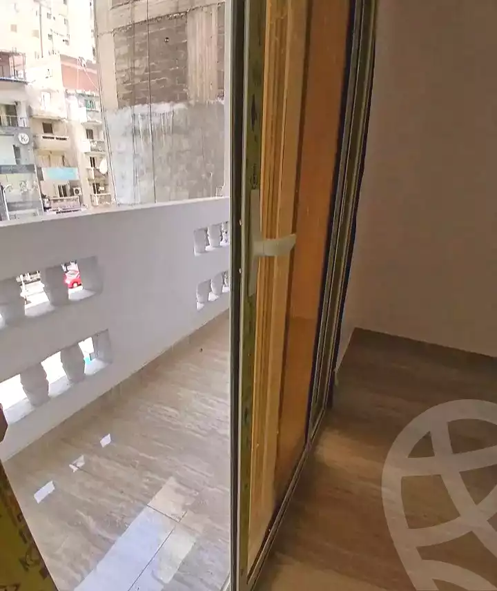 https://aqarmap.com.eg/ar/listing/7053063-for-sale-alexandria-miami-shr-jml-bd-lnsr