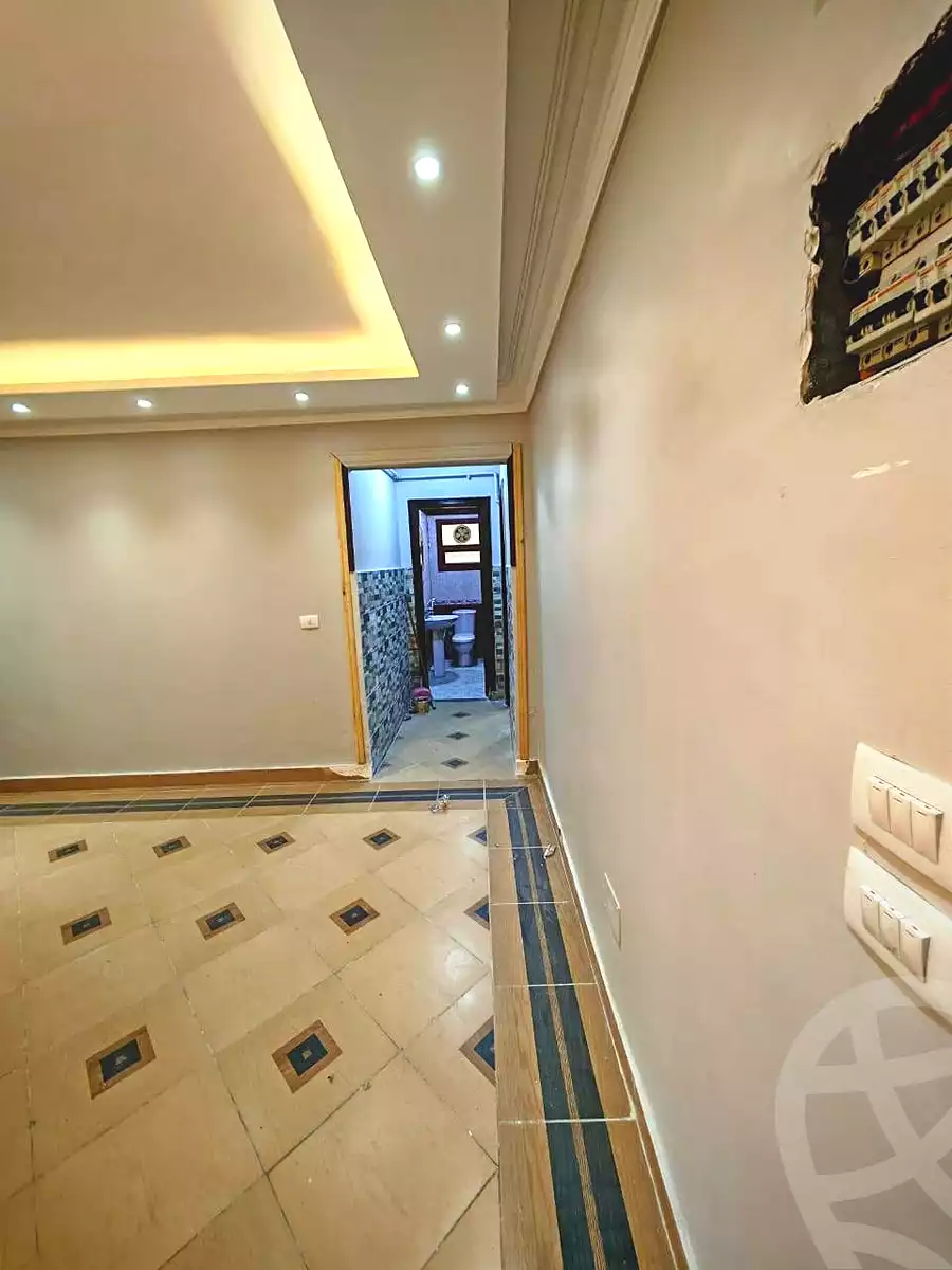 https://aqarmap.com.eg/ar/listing/7054226-for-sale-cairo-helwan-ahmed-enci-st