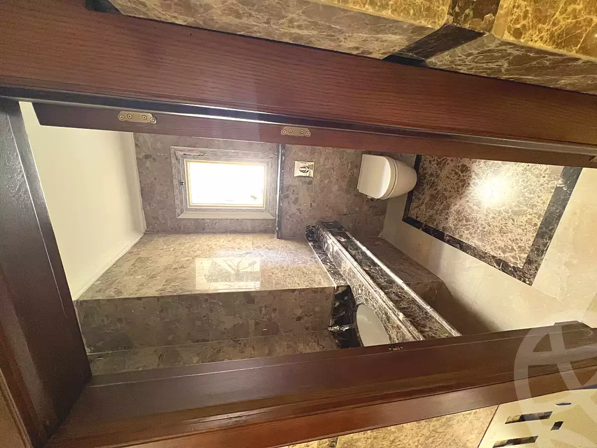 https://aqarmap.com.eg/en/listing/7054910-for-sale-cairo-new-cairo-compounds-mountain-view-hyde-park