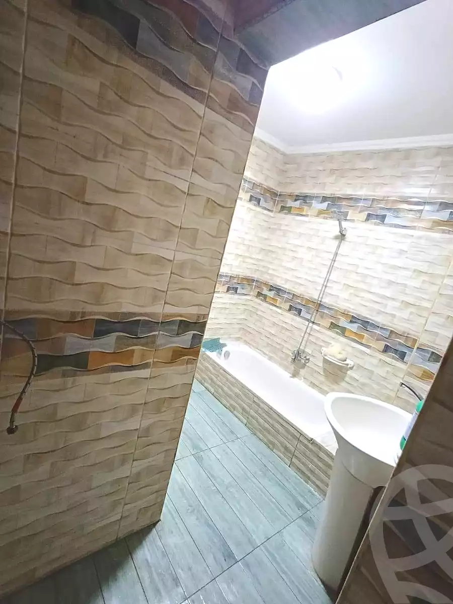 https://aqarmap.com.eg/ar/listing/7055187-for-sale-cairo-helwan-ahmed-enci-st